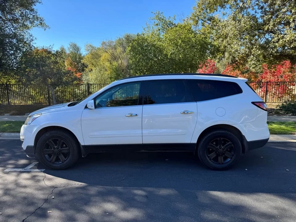 2017 Chevrolet Traverse - Image 2 of 15