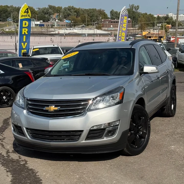 2017 Chevrolet Traverse - Image 2 of 17