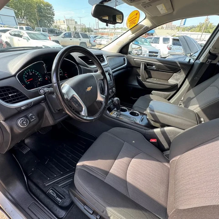 2017 Chevrolet Traverse - Image 14 of 17