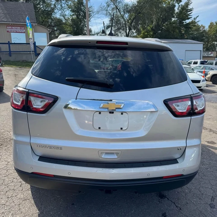 2017 Chevrolet Traverse - Image 8 of 17