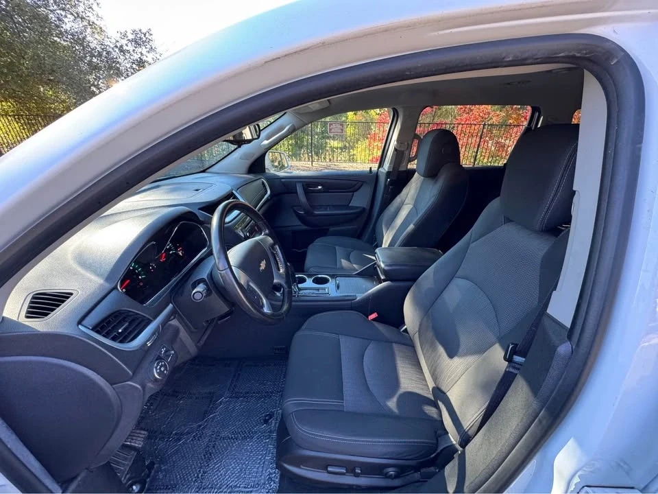 2017 Chevrolet Traverse - Image 8 of 15