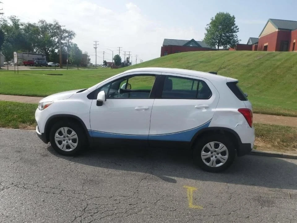 2017 Chevrolet Trax - Image 2 of 4