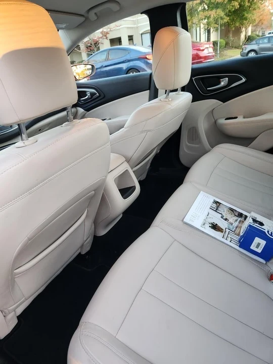 2017 Chrysler 200 - Image 10 of 18