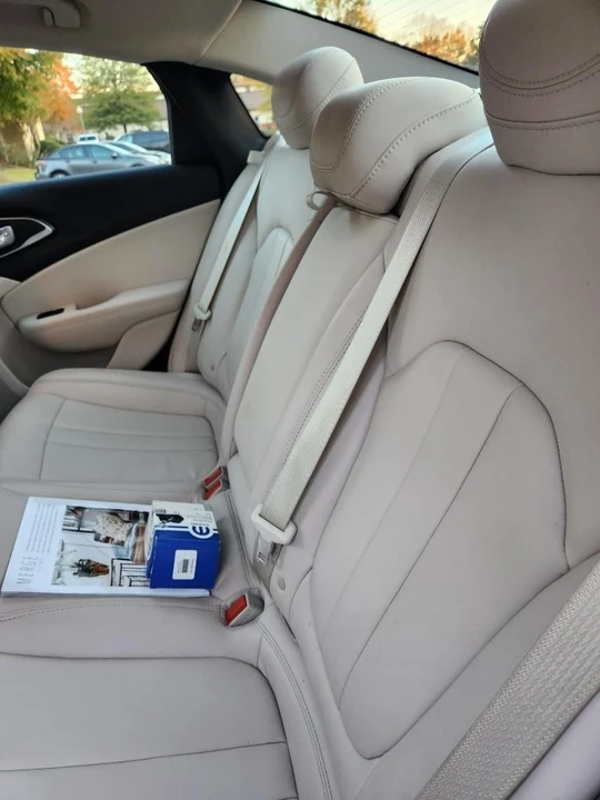2017 Chrysler 200 - Image 17 of 18