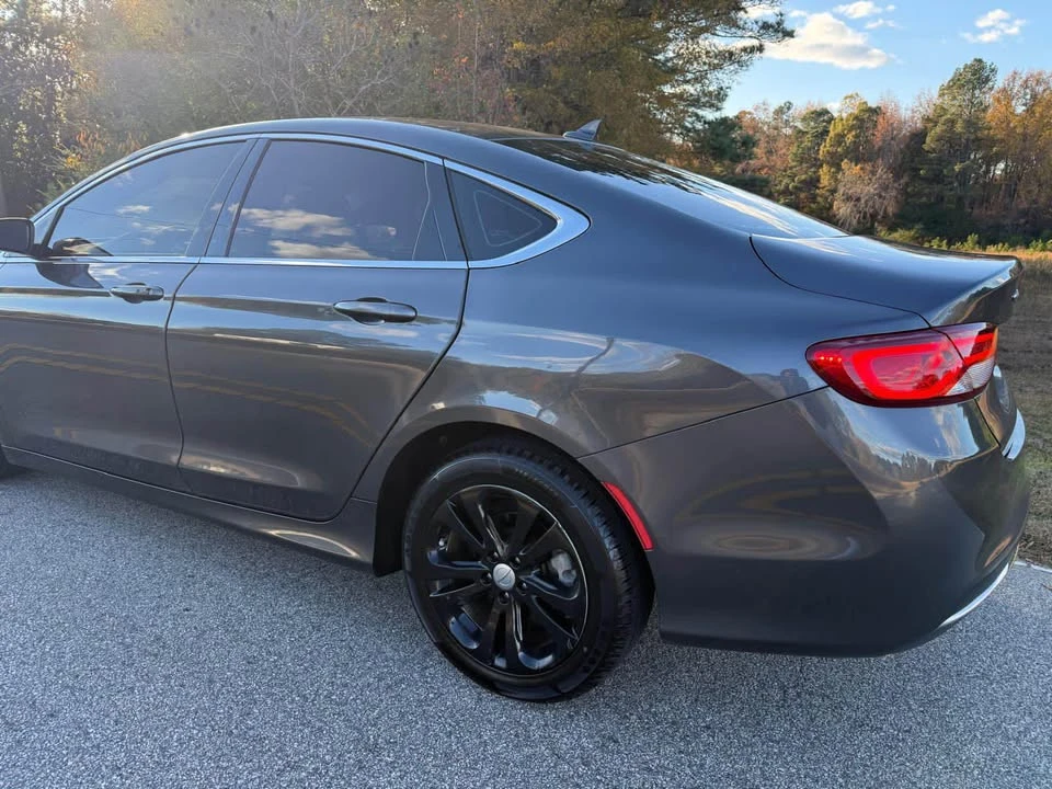 2017 Chrysler 200 - Image 11 of 17