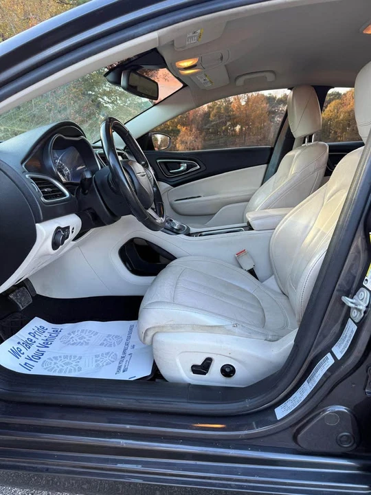 2017 Chrysler 200 - Image 6 of 17