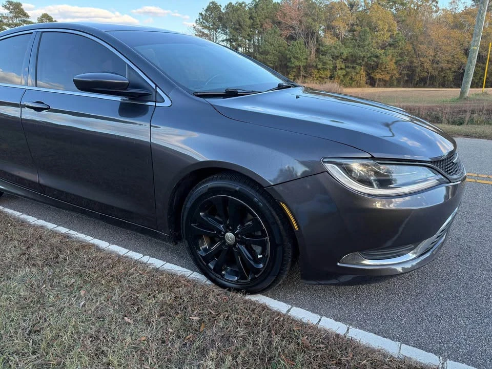 2017 Chrysler 200 - Image 4 of 17