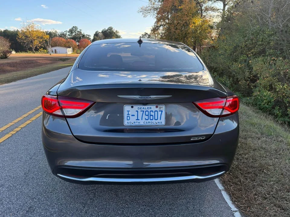 2017 Chrysler 200 - Image 12 of 17