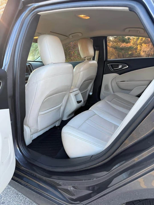 2017 Chrysler 200 - Image 8 of 17