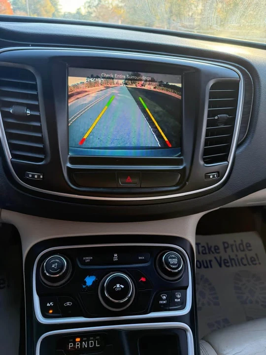 2017 Chrysler 200 - Image 10 of 17