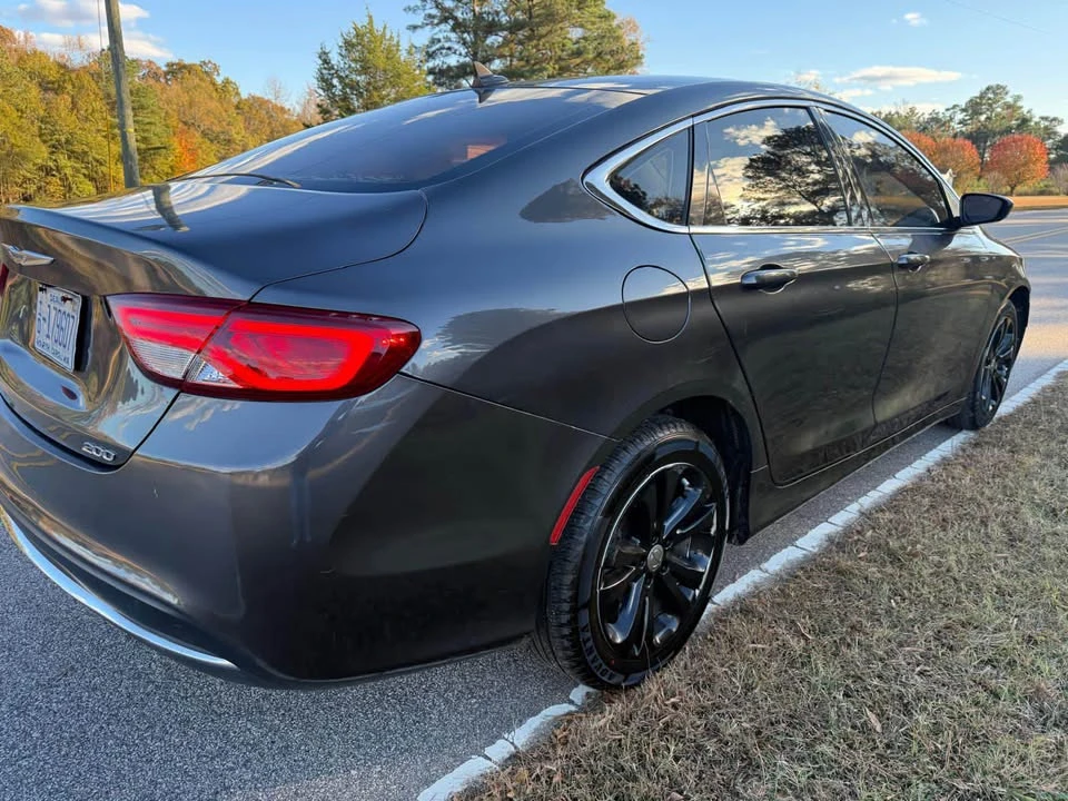 2017 Chrysler 200 - Image 15 of 17