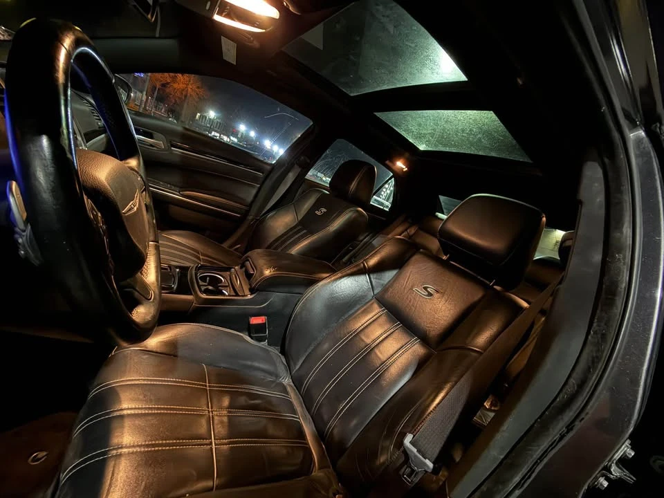 2017 Chrysler 300 (2005-2023) - Image 10 of 11