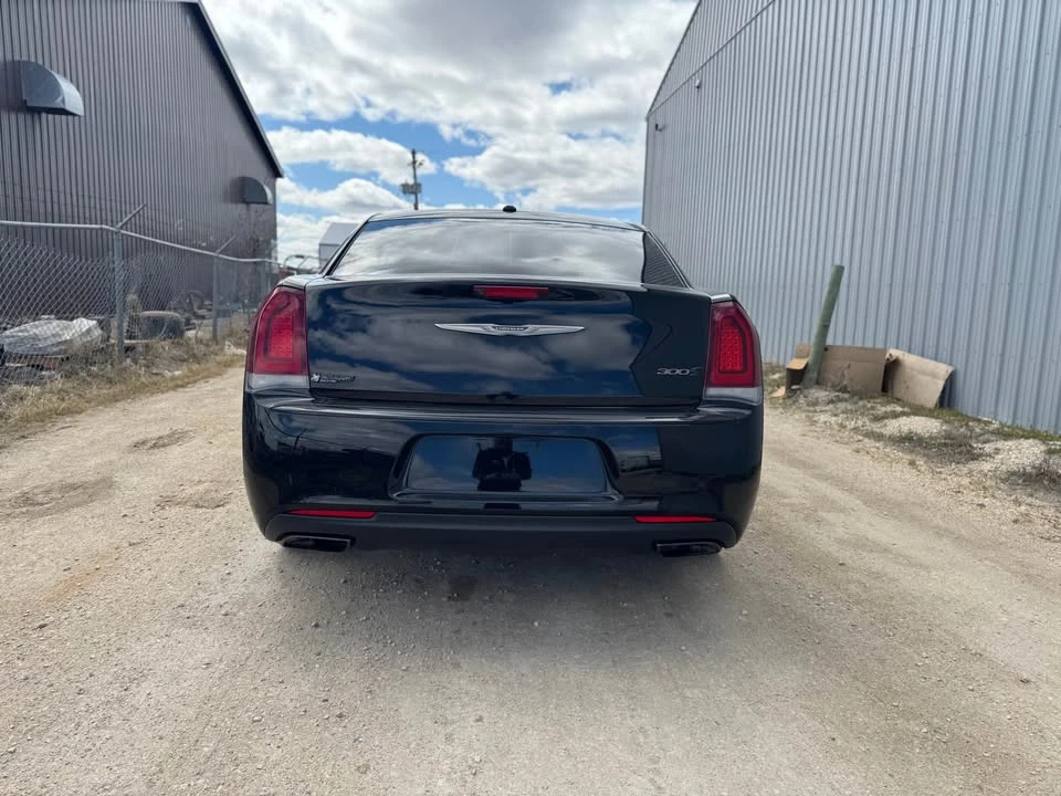 2017 Chrysler 300 (2005-2023) - Image 6 of 19
