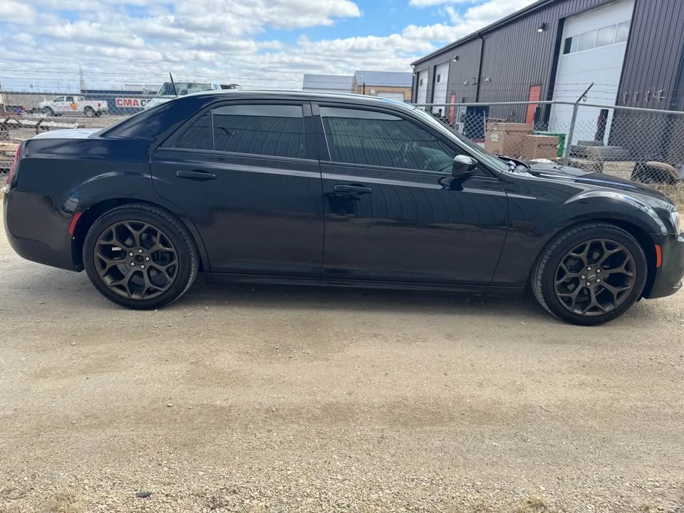 2017 Chrysler 300 (2005-2023) - Image 4 of 19