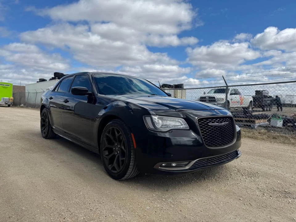 2017 Chrysler 300 (2005-2023) - Image 3 of 19