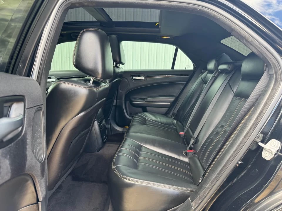 2017 Chrysler 300 (2005-2023) - Image 11 of 19