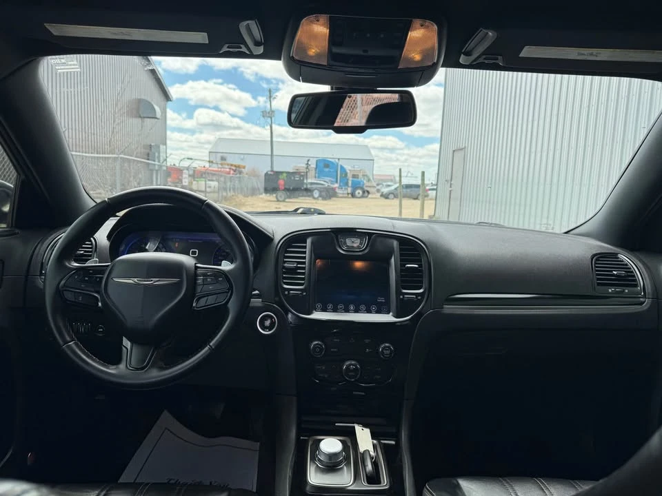 2017 Chrysler 300 (2005-2023) - Image 13 of 19
