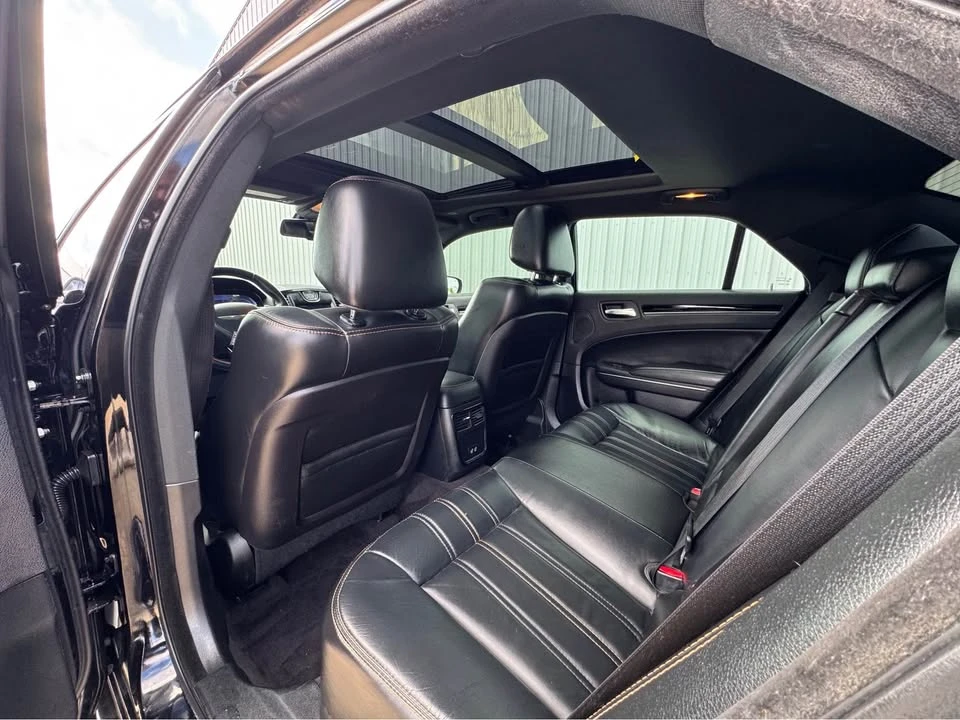2017 Chrysler 300 (2005-2023) - Image 12 of 19