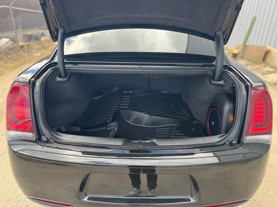 2017 Chrysler 300 (2005-2023) - Image 18 of 19