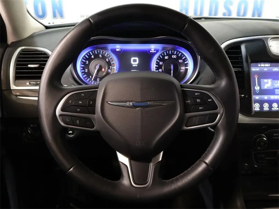 2017 Chrysler 300 (2005-2023) - Image 17 of 31
