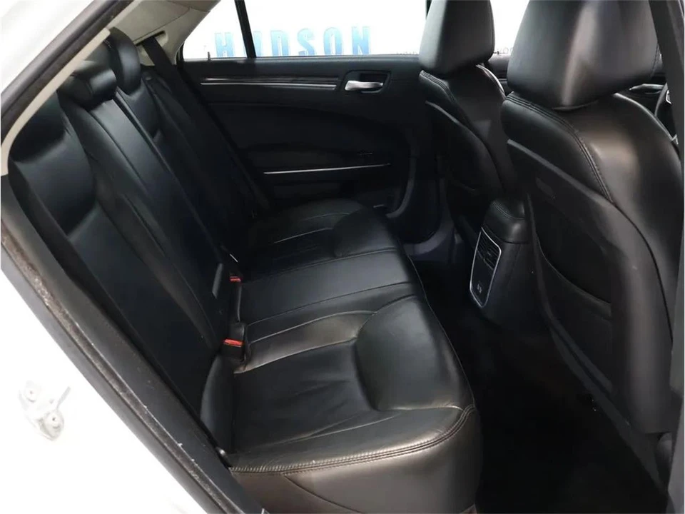 2017 Chrysler 300 (2005-2023) - Image 27 of 31