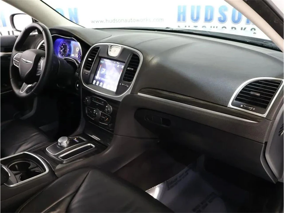 2017 Chrysler 300 (2005-2023) - Image 31 of 31