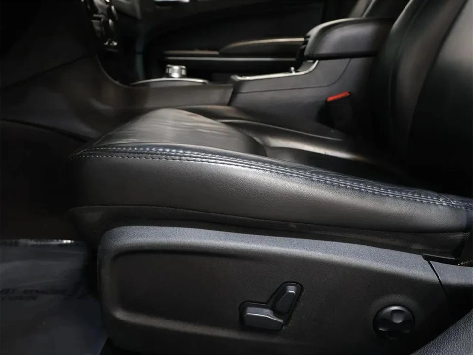 2017 Chrysler 300 (2005-2023) - Image 15 of 31