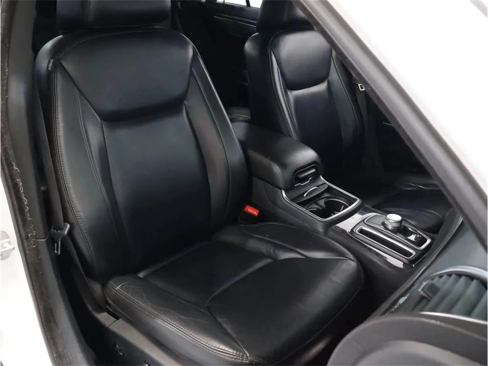 2017 Chrysler 300 (2005-2023) - Image 30 of 31