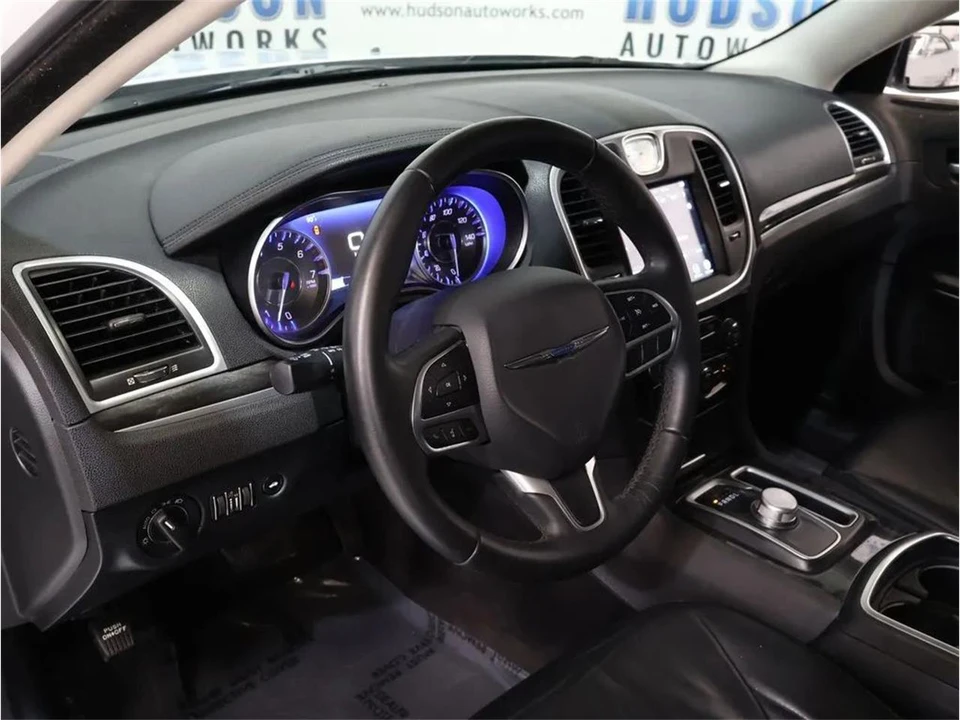 2017 Chrysler 300 (2005-2023) - Image 12 of 31