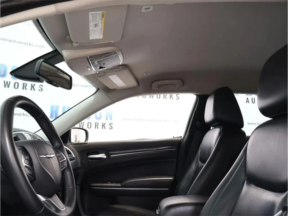 2017 Chrysler 300 (2005-2023) - Image 22 of 31