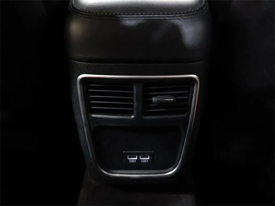 2017 Chrysler 300 (2005-2023) - Image 26 of 31