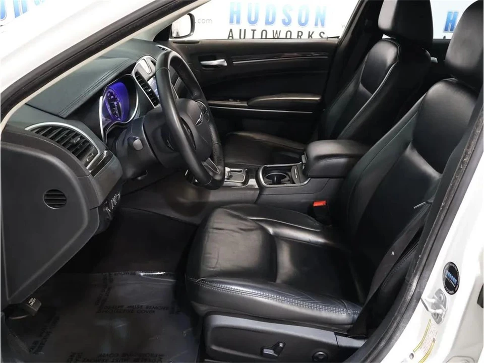 2017 Chrysler 300 (2005-2023) - Image 14 of 31