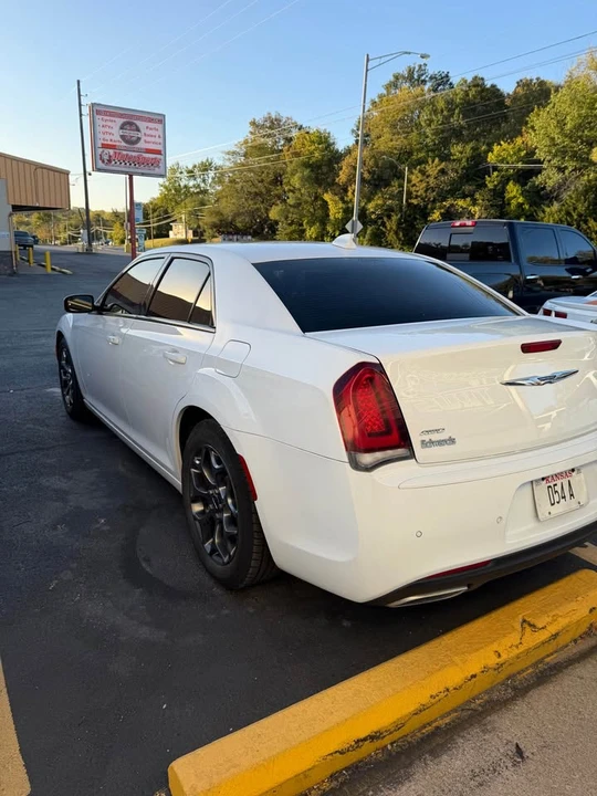 2017 Chrysler 300 (2005-2023) - Image 9 of 9