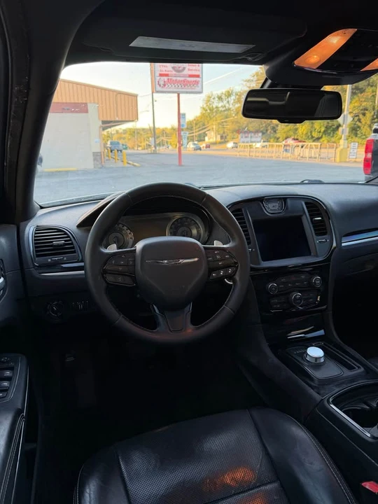 2017 Chrysler 300 (2005-2023) - Image 4 of 9