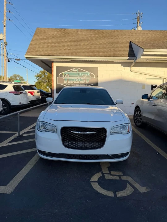 2017 Chrysler 300 (2005-2023) - Image 2 of 9