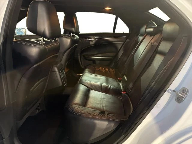 2017 Chrysler 300 (2005-2023) - Image 10 of 21