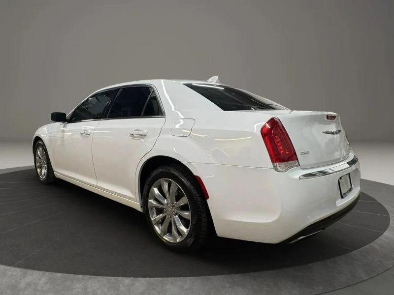 2017 Chrysler 300 (2005-2023) - Image 7 of 12