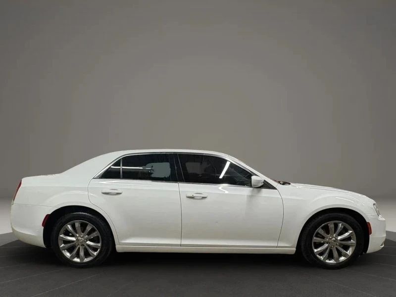 2017 Chrysler 300 (2005-2023) - Image 6 of 12