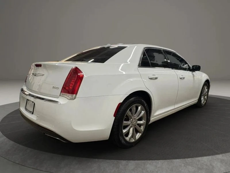 2017 Chrysler 300 (2005-2023) - Image 8 of 12