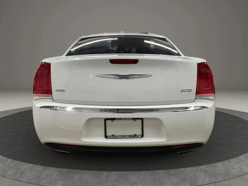2017 Chrysler 300 (2005-2023) - Image 4 of 12