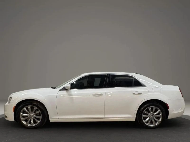 2017 Chrysler 300 (2005-2023) - Image 5 of 12
