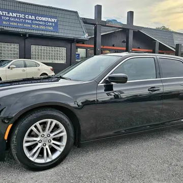 2017 Chrysler 300 Limited