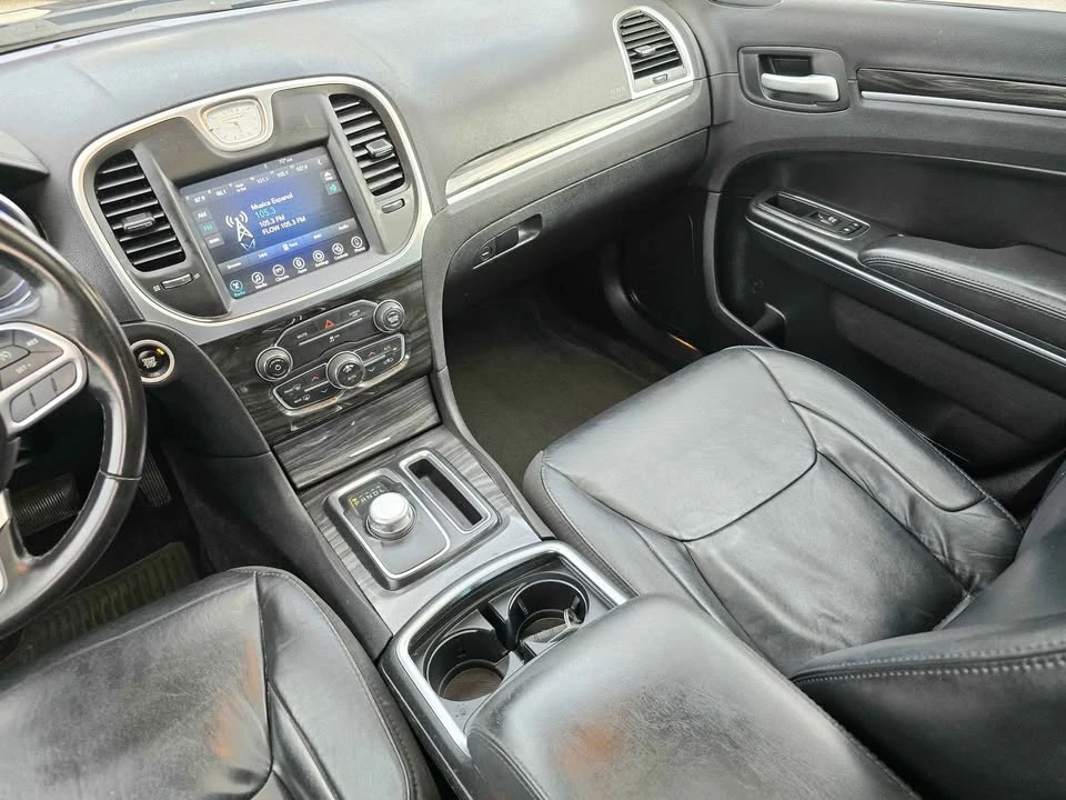 2017 Chrysler 300 (2005-2023) - Image 11 of 15