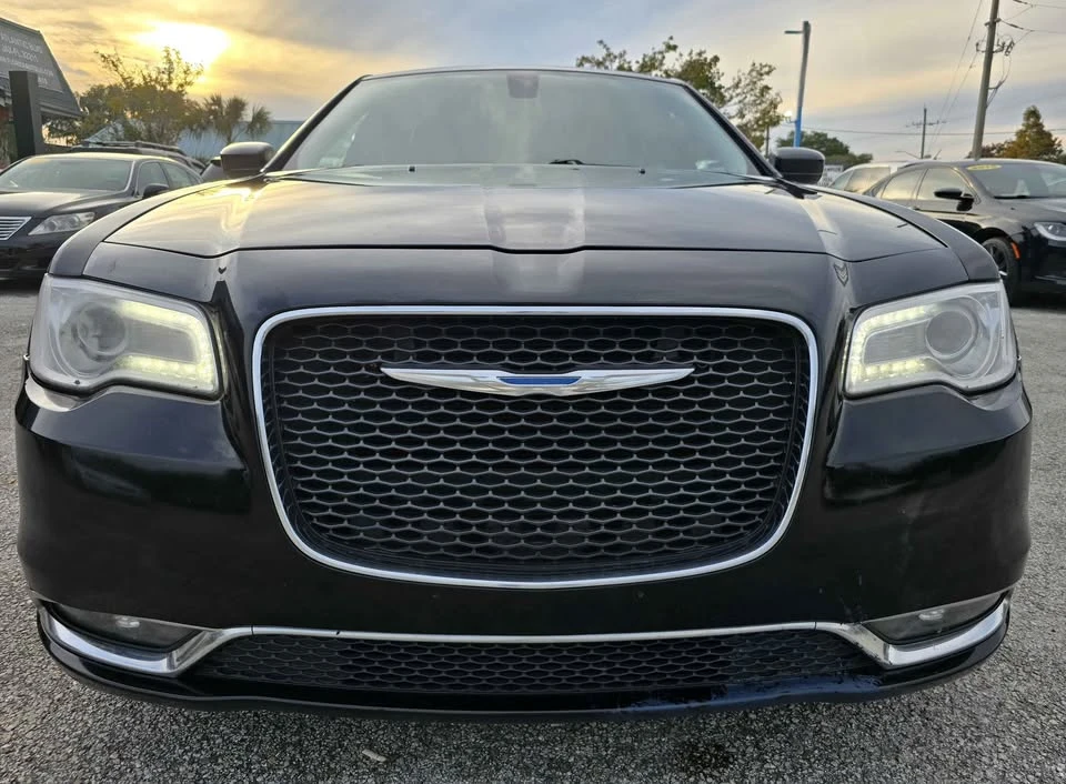 2017 Chrysler 300 (2005-2023) - Image 2 of 15