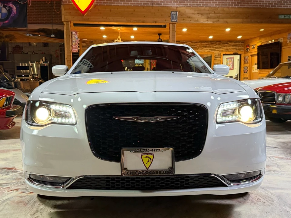 2017 Chrysler 300 (2005-2023) - Image 7 of 12