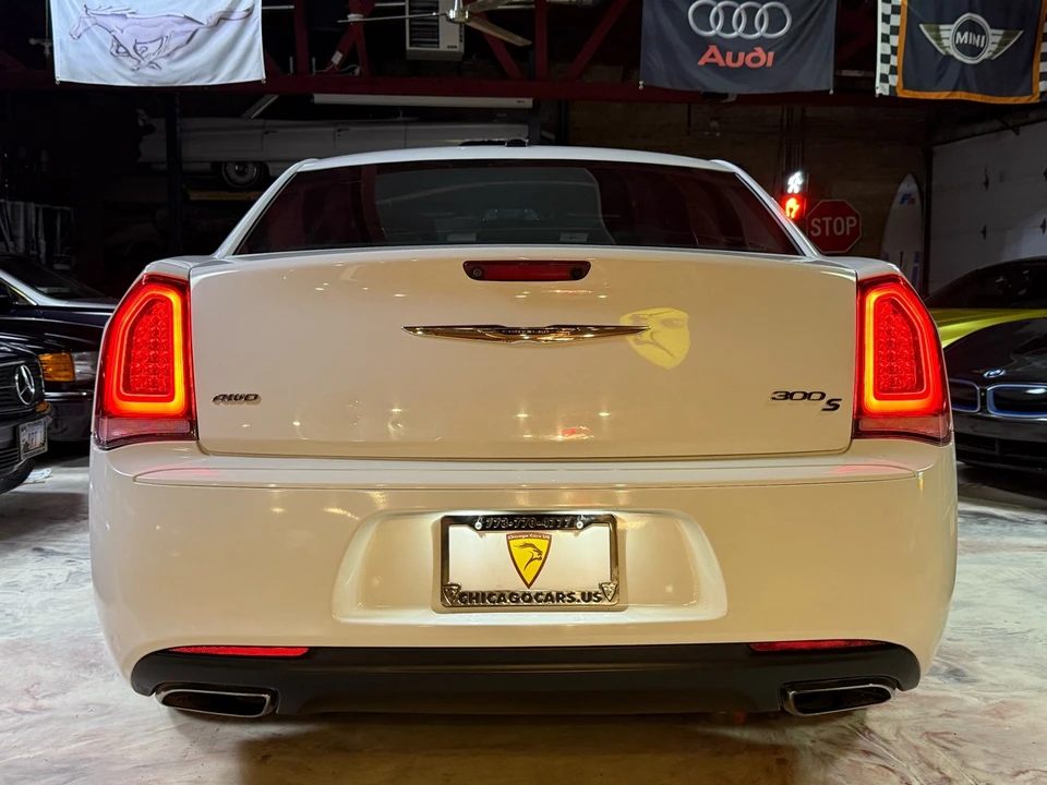 2017 Chrysler 300 (2005-2023) - Image 8 of 12