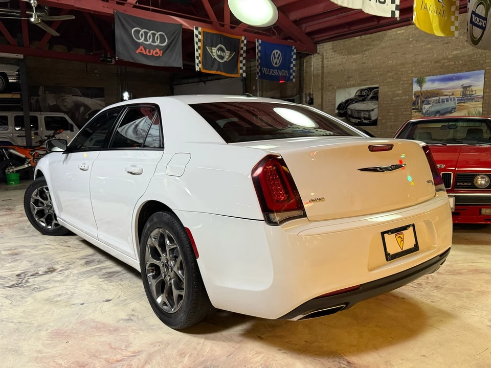 2017 Chrysler 300 (2005-2023) - Image 6 of 12