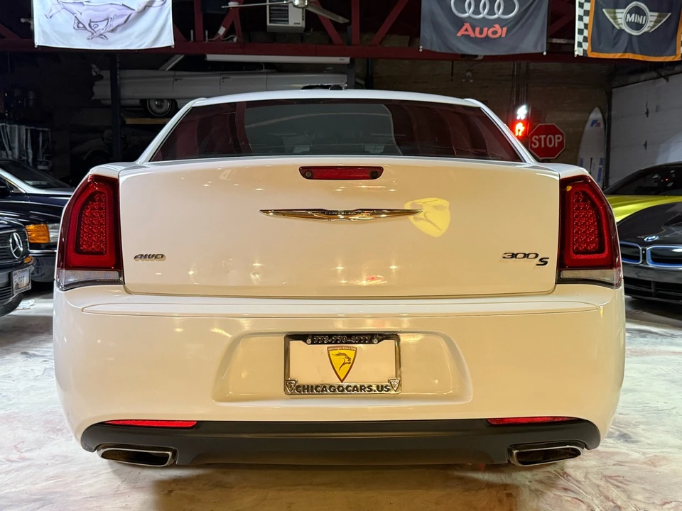 2017 Chrysler 300 (2005-2023) - Image 5 of 12