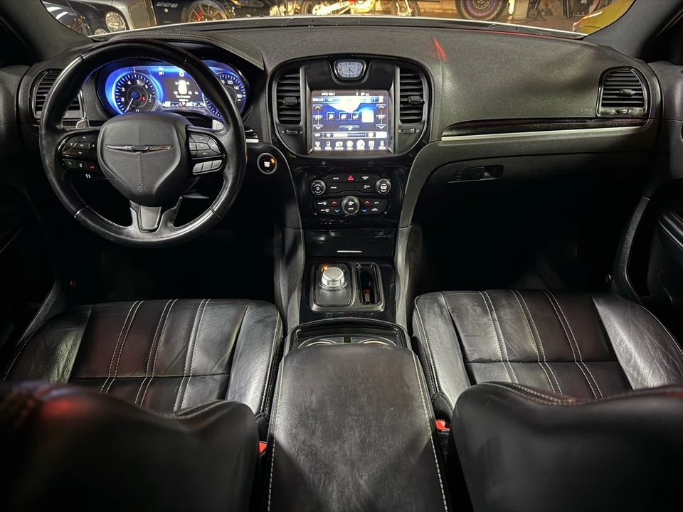 2017 Chrysler 300 (2005-2023) - Image 10 of 12