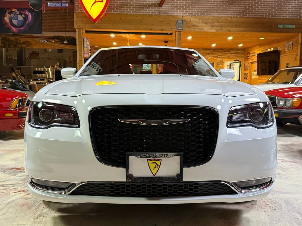 2017 Chrysler 300 (2005-2023) - Image 2 of 12